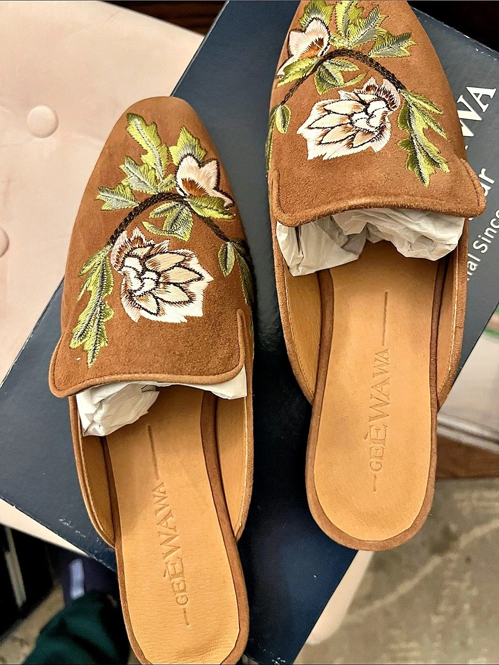 GEEWAA  Floral Embroidered Mules in Brown US 7.5 NWT